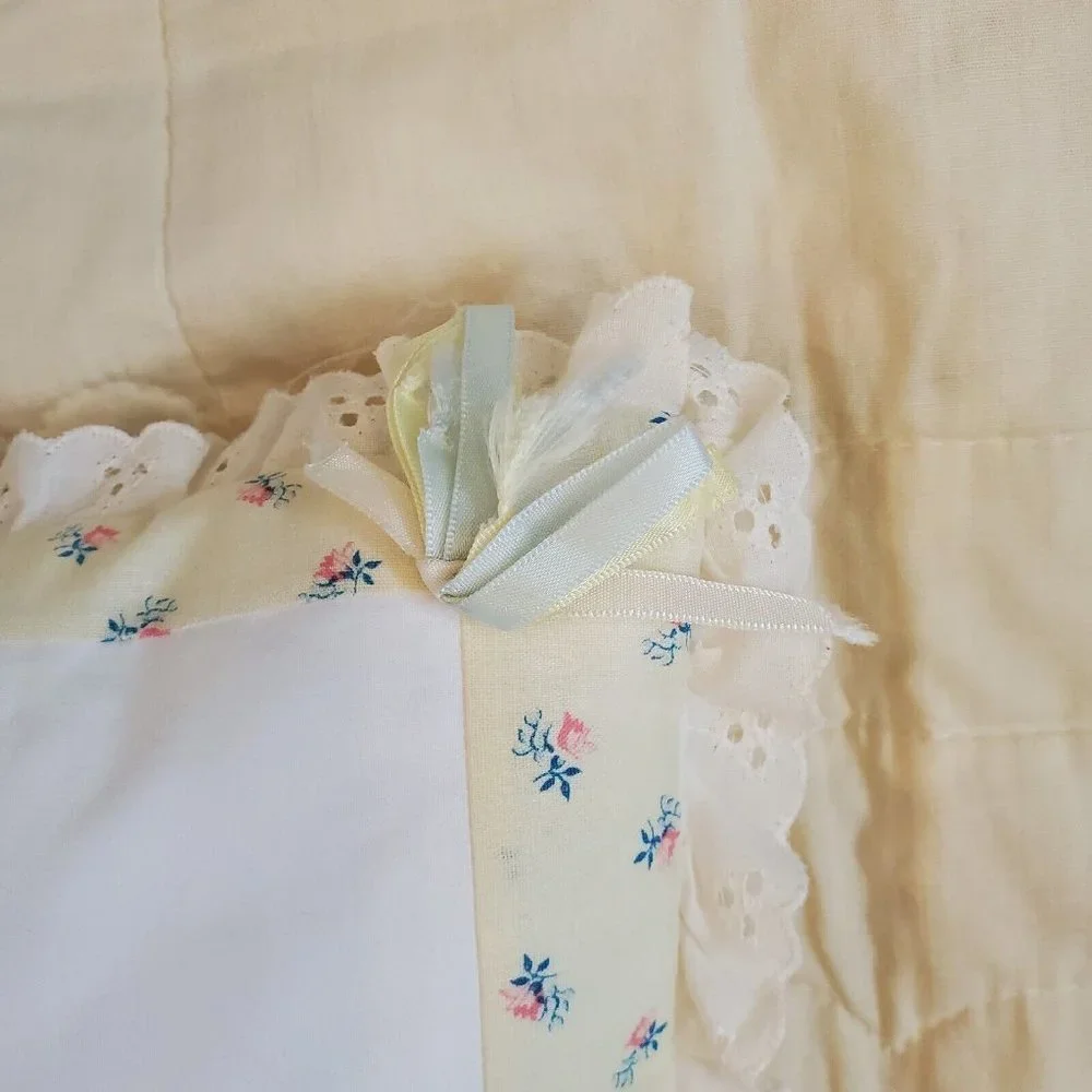 VTG‎ Raggedy Ann Yellow Floral Quilt Coverlet Baby Blanket Girl W Pillow 47 X 47